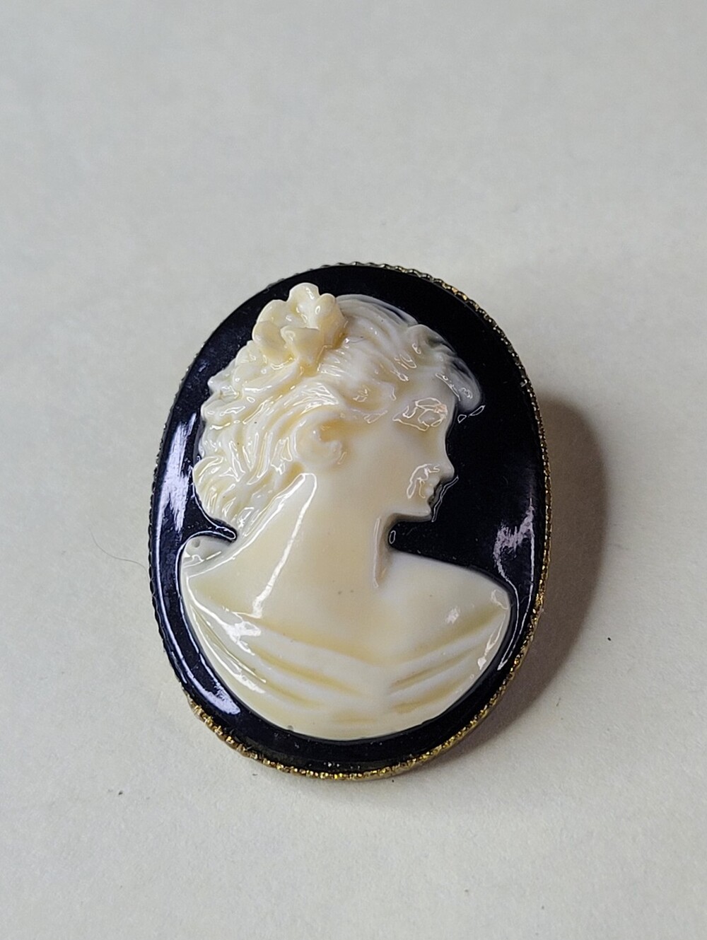 Vtg Victorian Style Lady Woman Cameo Pinback Brooch 7/8" x 1 1/8" Black White